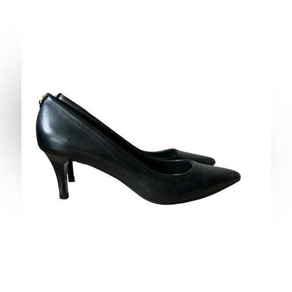 Monet Designed in Italy Black Leather Pumps in like new condition size 6 - Picture 2 of 7